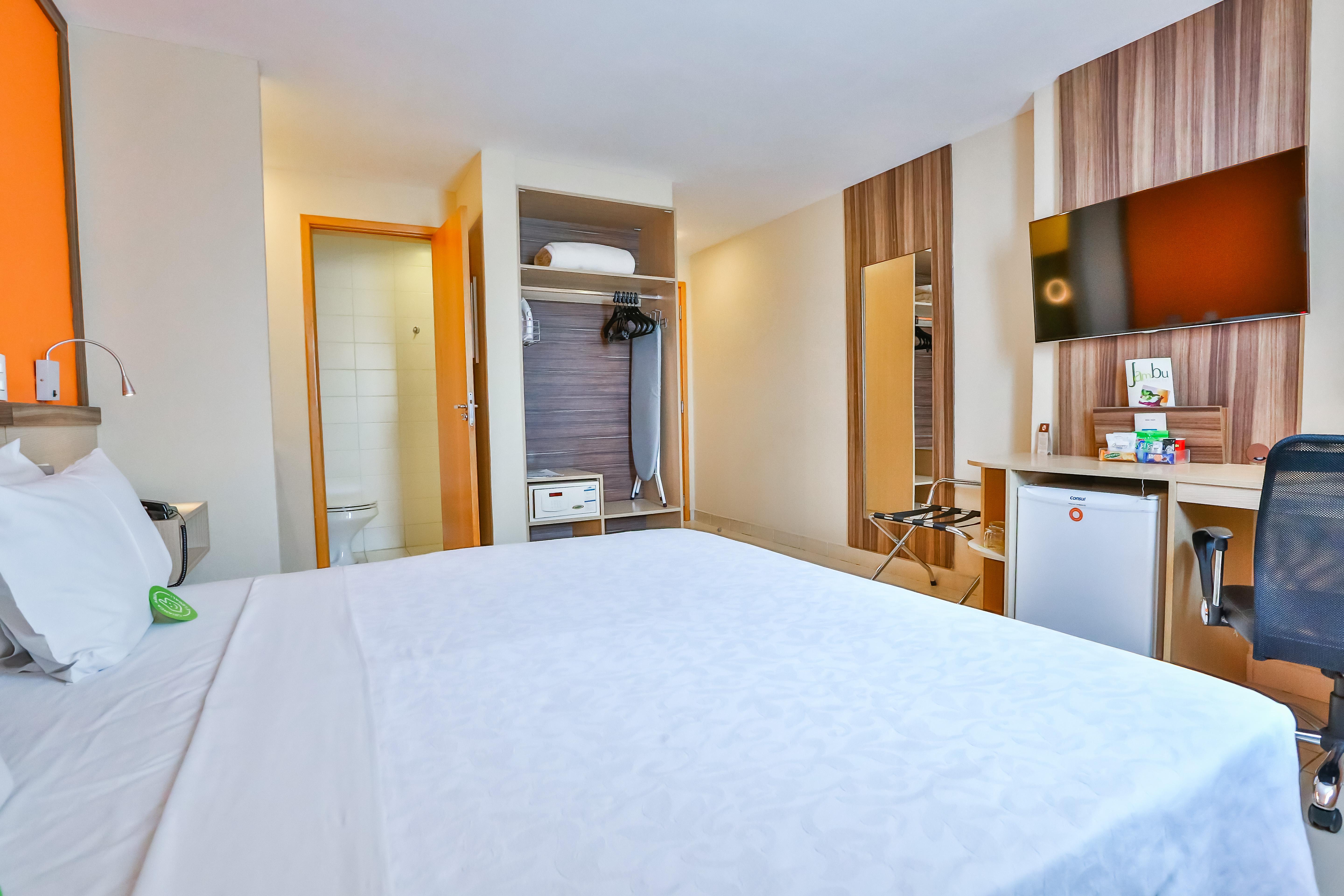 Comfort Hotel Кампус дус Гойтаказиш Екстериор снимка