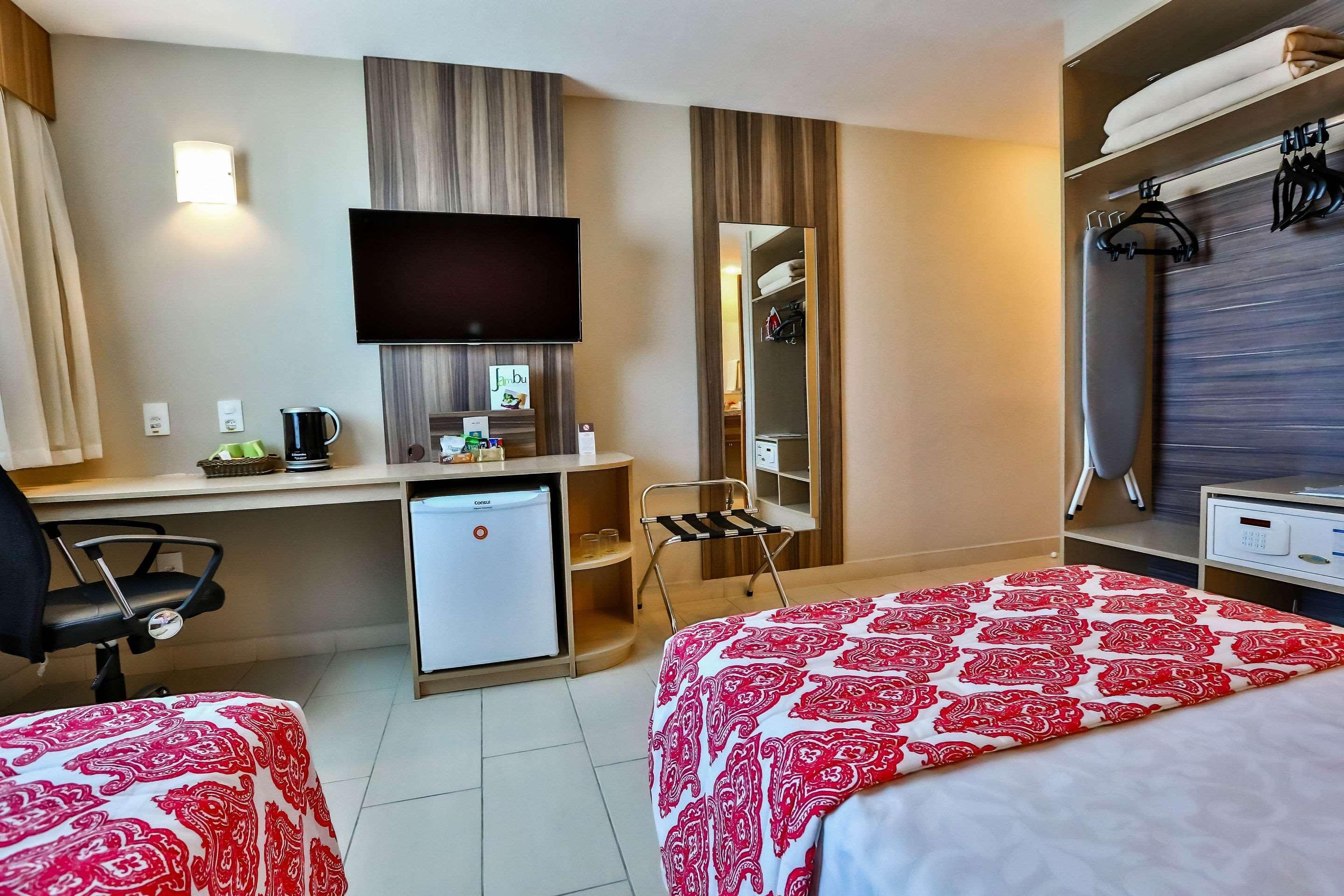 Comfort Hotel Кампус дус Гойтаказиш Екстериор снимка