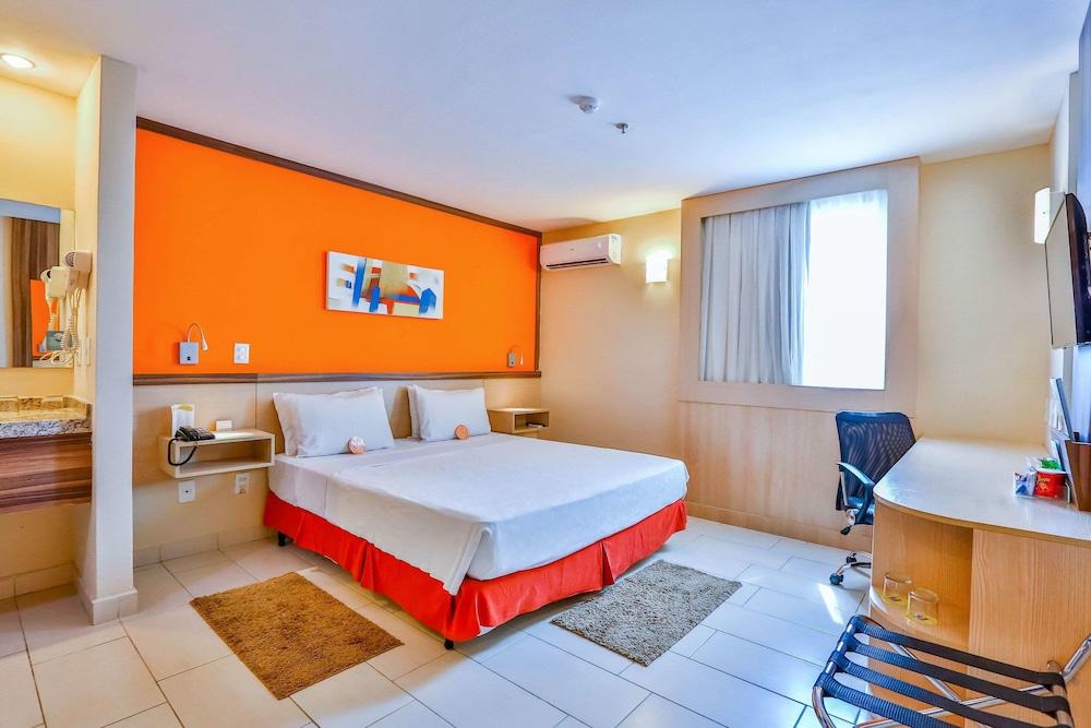 Comfort Hotel Кампус дус Гойтаказиш Екстериор снимка