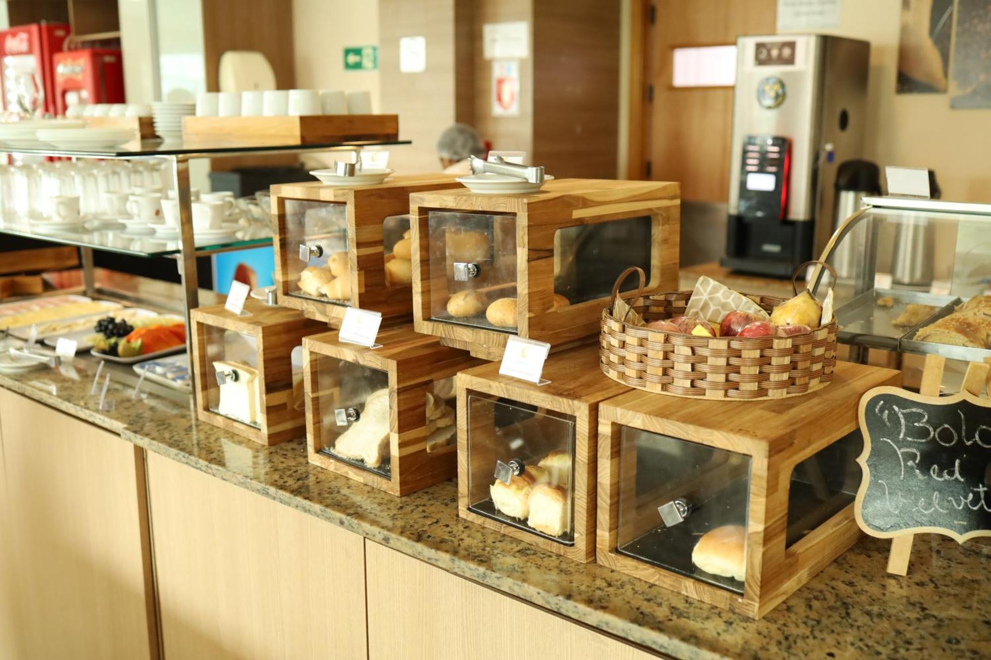 Comfort Hotel Кампус дус Гойтаказиш Екстериор снимка