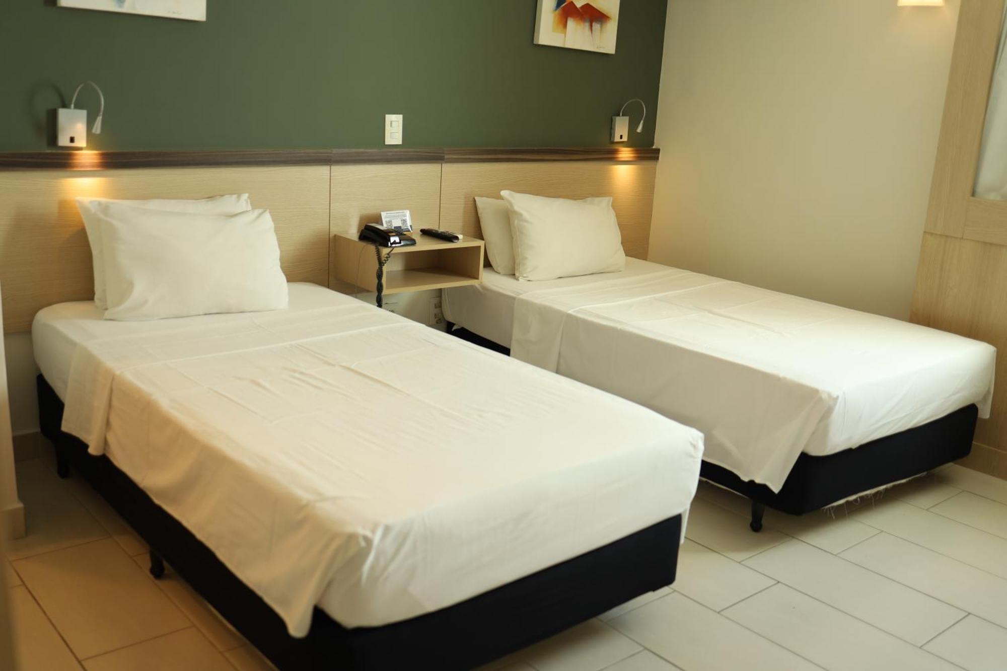 Comfort Hotel Кампус дус Гойтаказиш Екстериор снимка