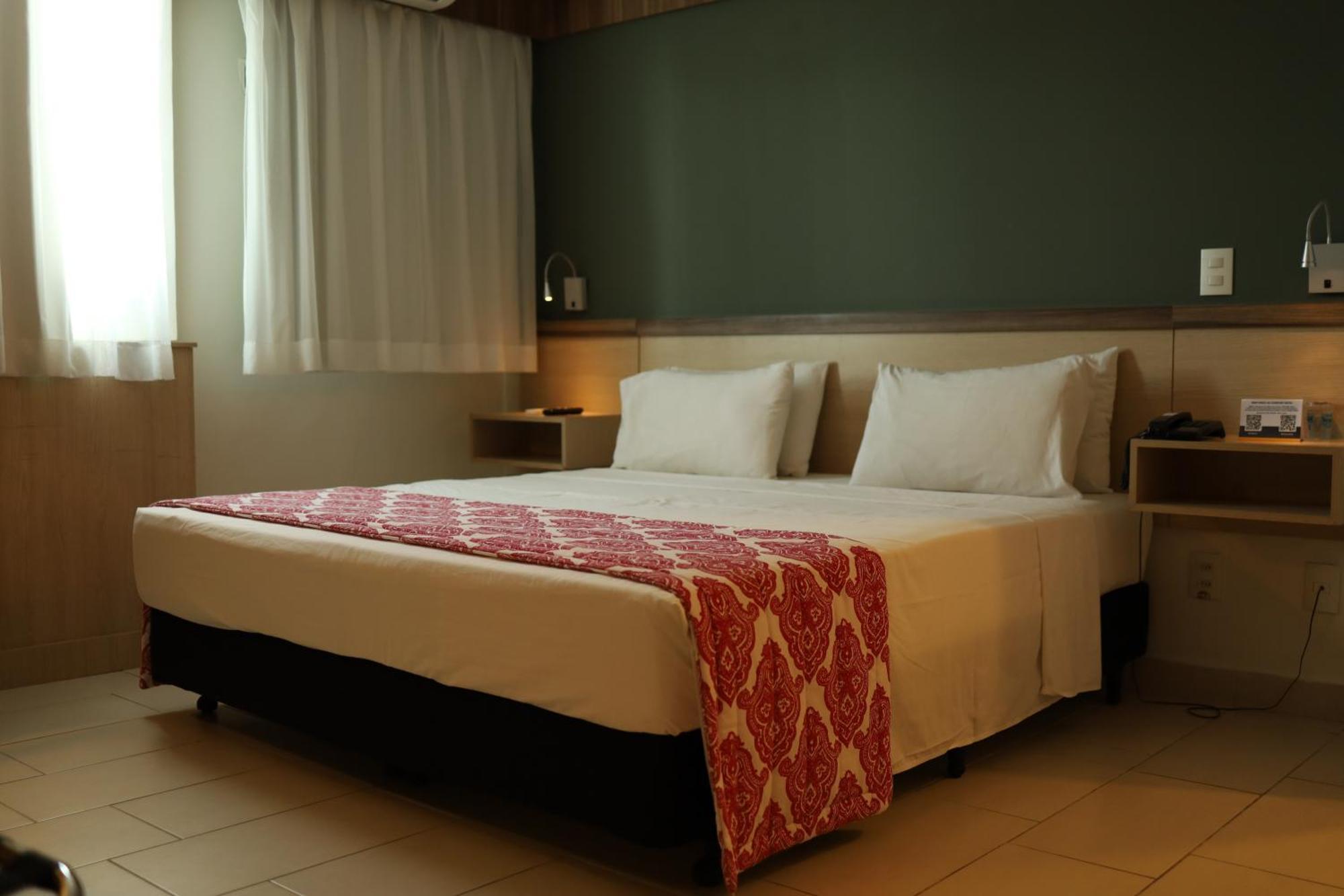 Comfort Hotel Кампус дус Гойтаказиш Екстериор снимка
